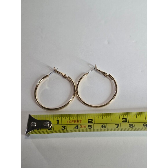 Lot of 3 Gold Tone Hoop Earrings - Picture 3 of 5
